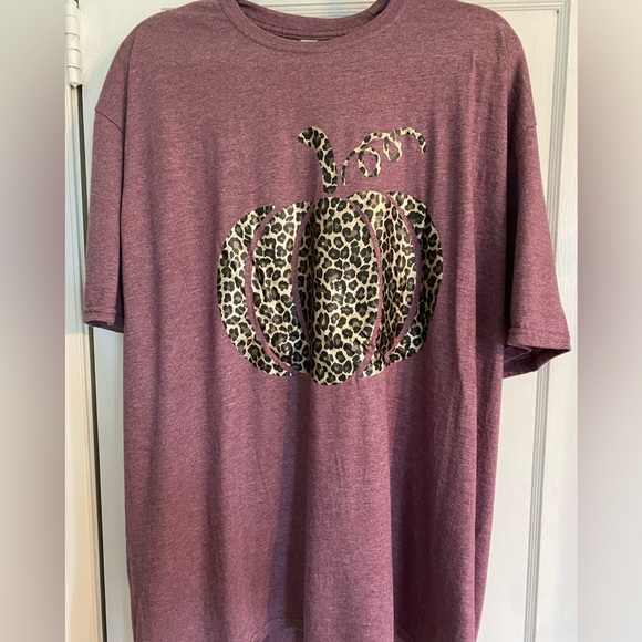 Gildan Fall Cheetah Print Pumpkin on Plum Short Sleeve T-shirt; Size 3X - Picture 8 of 8